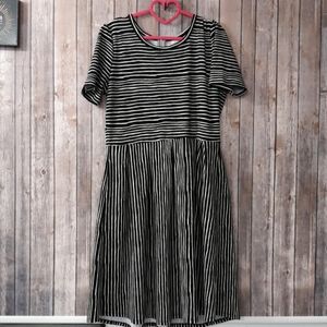 LuLaRoe Amelia Dress w/Pockets - XL